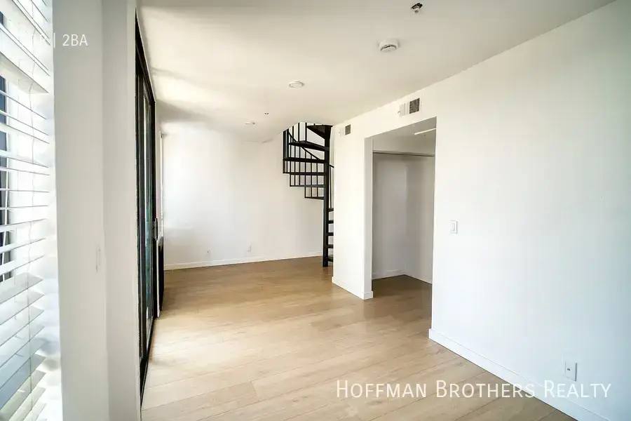 Apartment for rent at 1229 N Mansfield Ave #301, Los Angeles, CA 90038