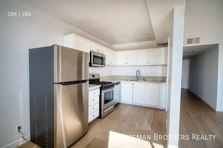 Apartment for rent at 1229 N Mansfield Ave #301, Los Angeles, CA 90038