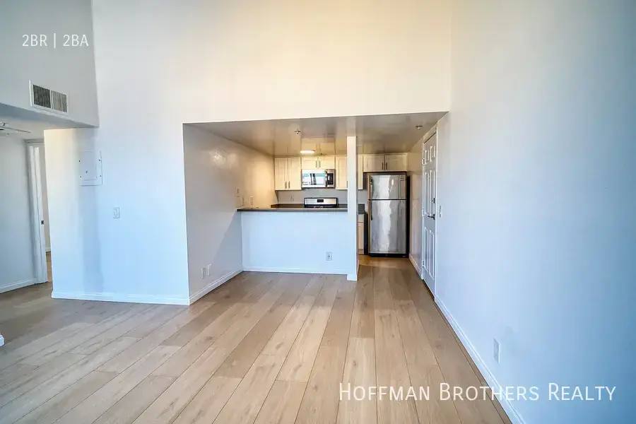 Apartment for rent at 1229 N Mansfield Ave #301, Los Angeles, CA 90038