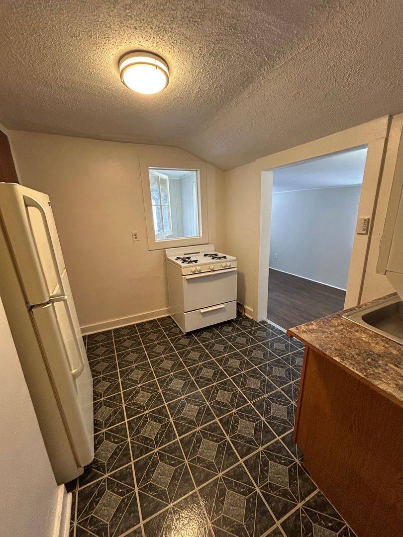 Apartment for rent at 910-914 N 11th St, Lafayette, IN 47904