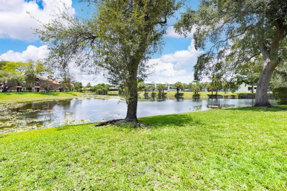 Apartment for rent at 9000 NW 28th Dr, Coral Springs, FL 33065