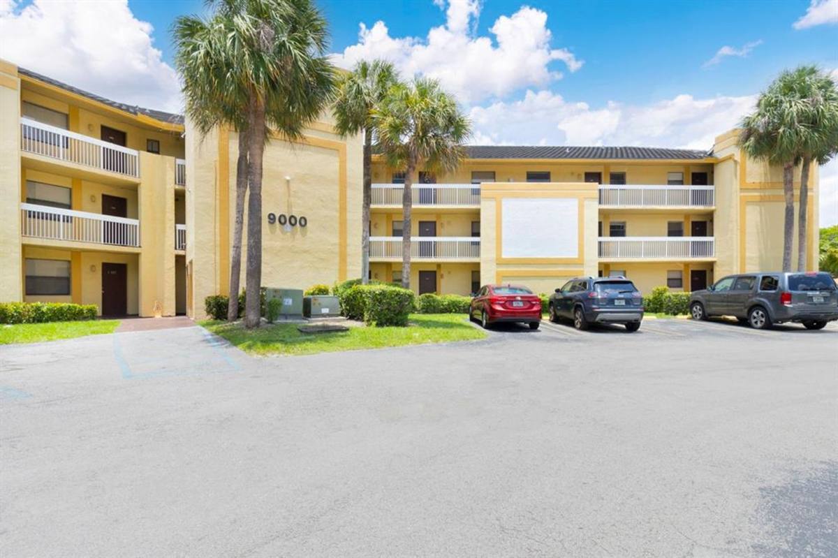 Apartment for rent at 9000 NW 28th Dr, Coral Springs, FL 33065