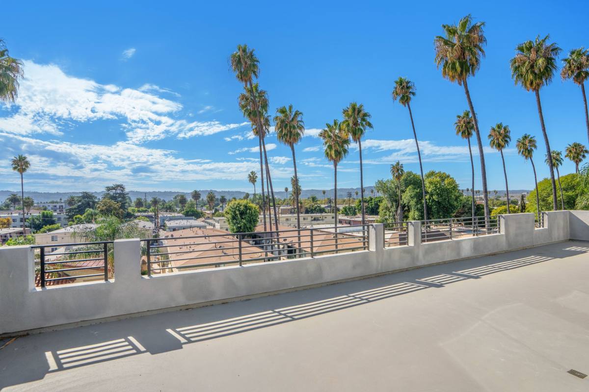 Apartment for rent at 14629 Erwin St, Van Nuys, CA 91411