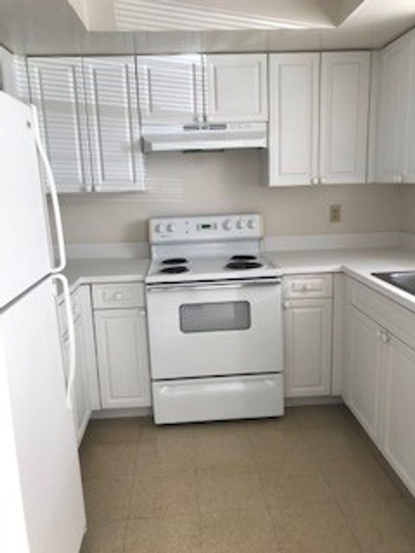 Apartment for rent at 220 Henthorne Dr, Lake Worth, FL 33461