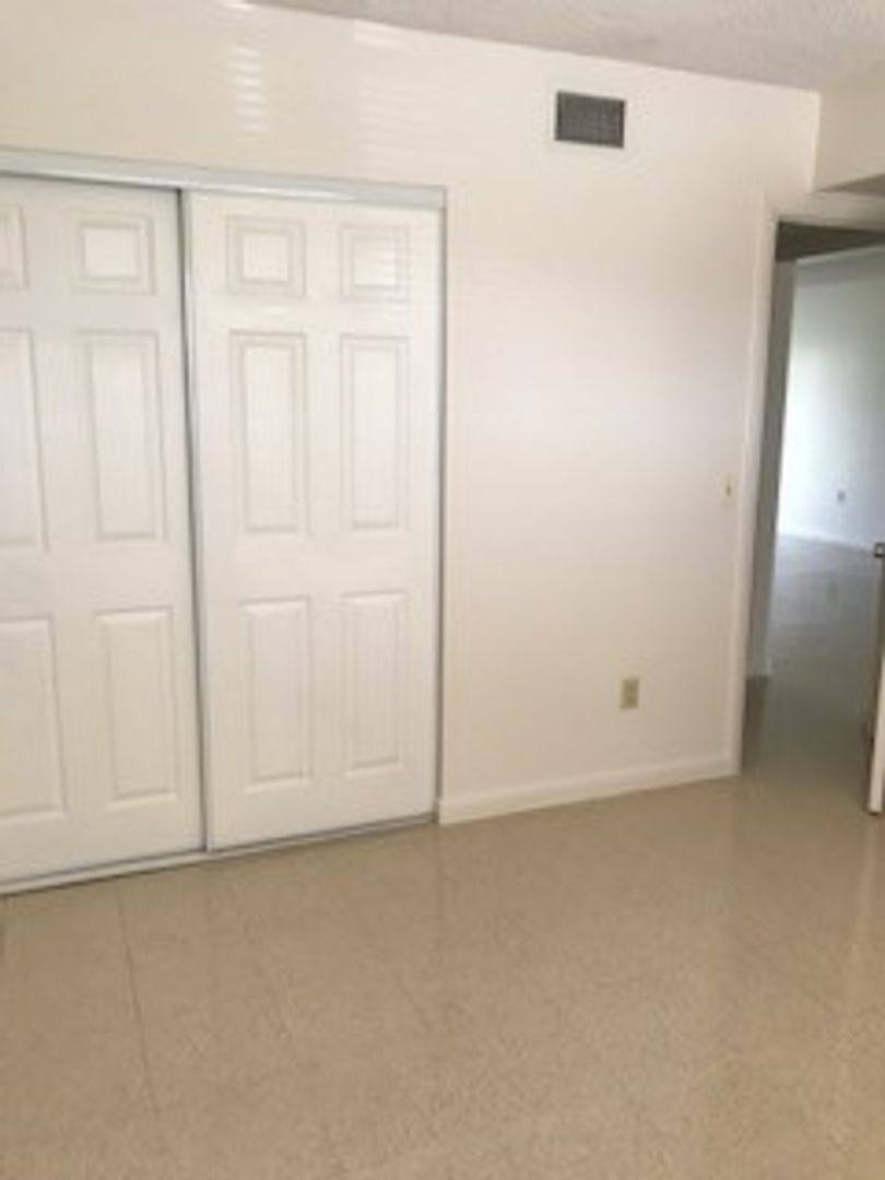 Apartment for rent at 220 Henthorne Dr, Lake Worth, FL 33461