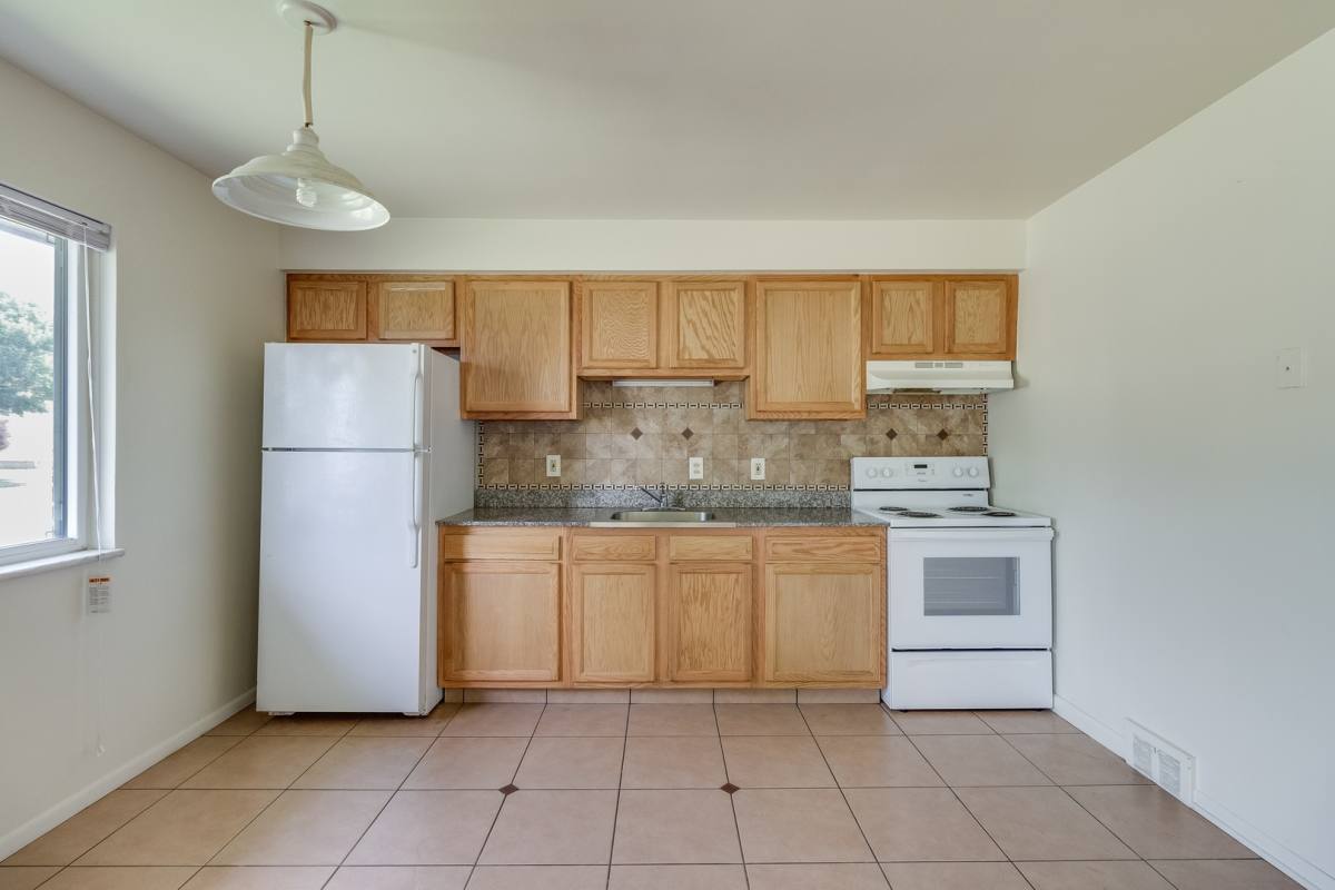 Apartment for rent at 2201 London Ave, Lincoln Park, MI 48146