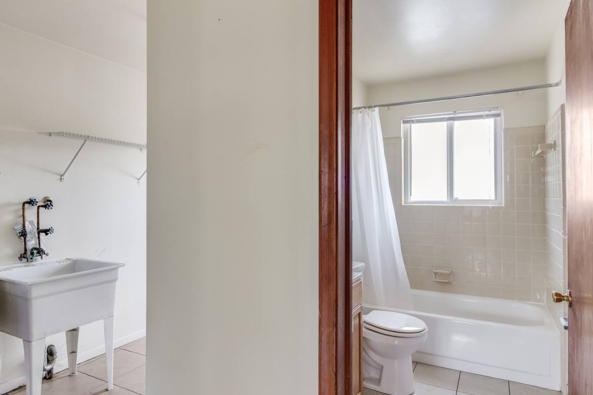 Apartment for rent at 2201 London Ave, Lincoln Park, MI 48146