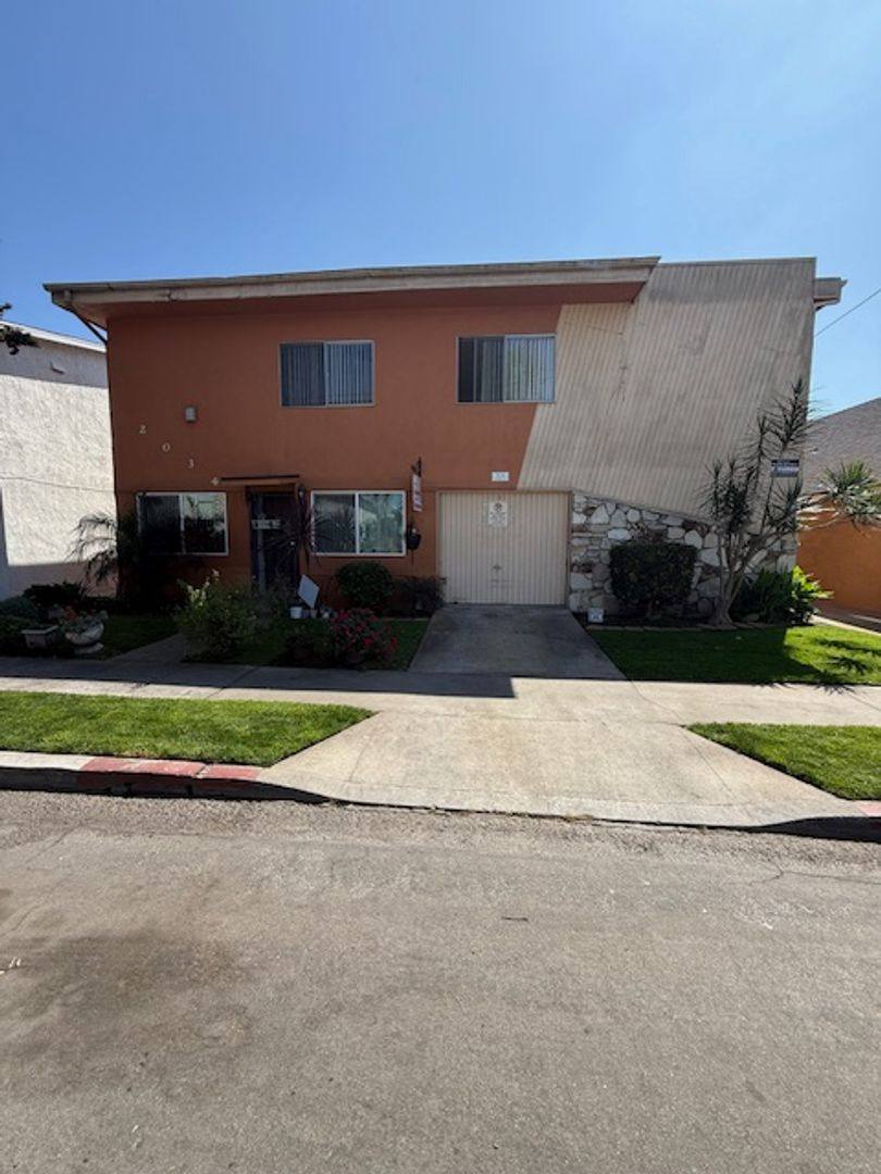 Apartment for rent at 2034 Florida St, Long Beach, CA 90814