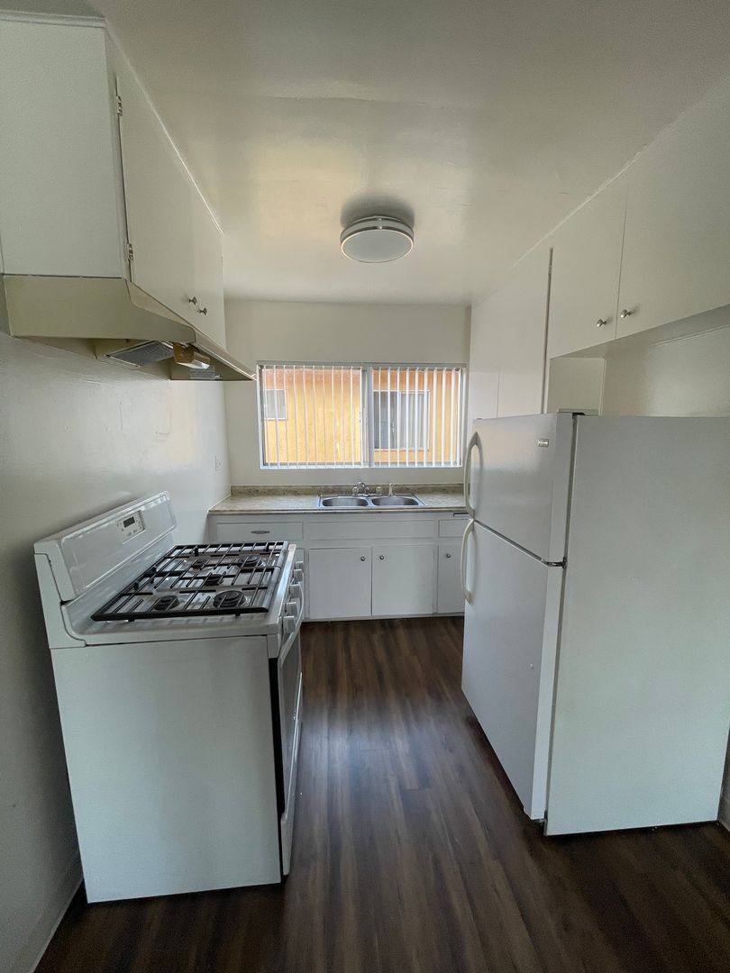 Apartment for rent at 2034 Florida St, Long Beach, CA 90814