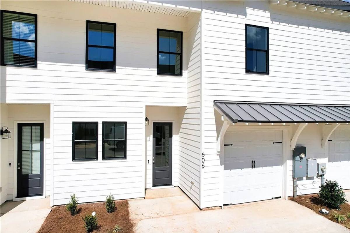 Townhouse for rent at 606 Cameron Court, Auburn, AL 36830
