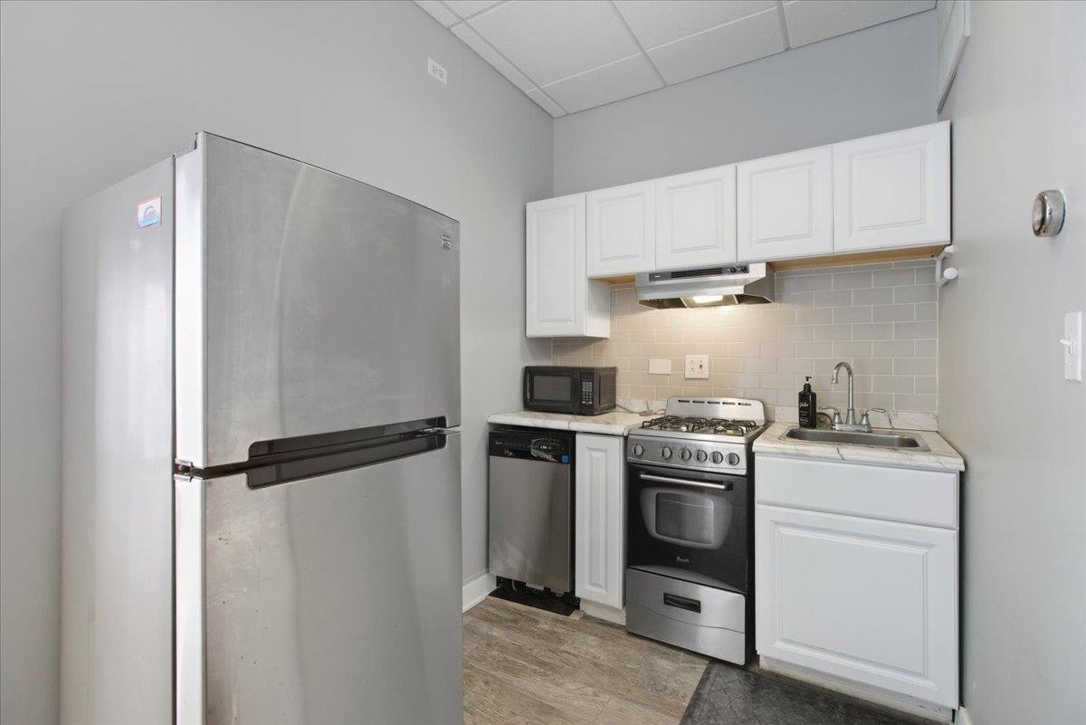 Apartment for rent at 1338 W Irving Park Rd #1, Chicago, IL 60647
