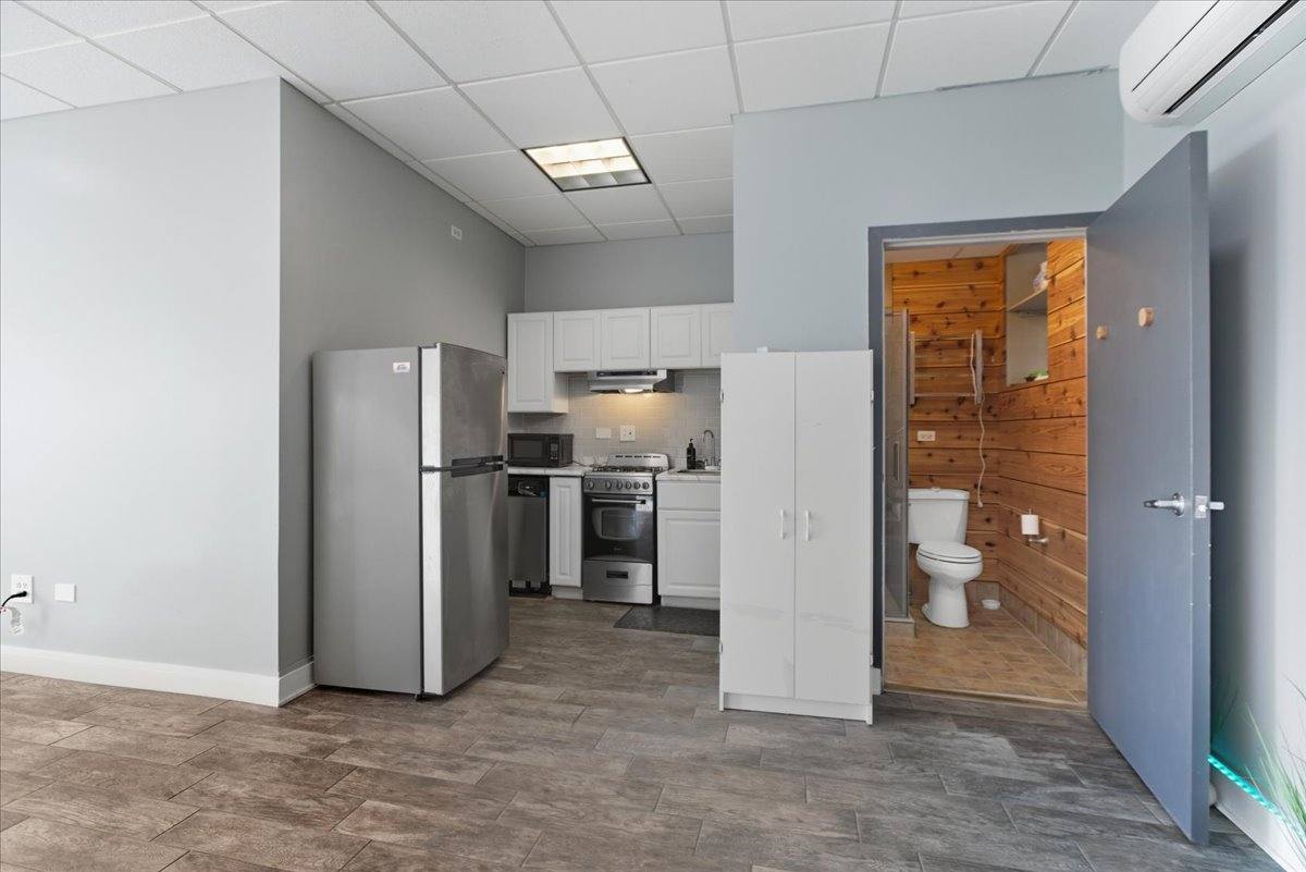 Apartment for rent at 1338 W Irving Park Rd #1, Chicago, IL 60647
