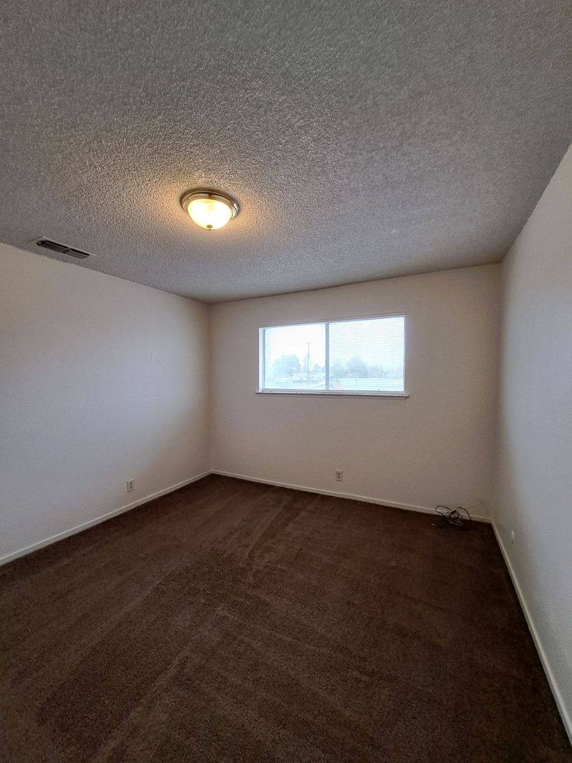 Apartment for rent at 4730 E Lamona Ave, Fresno, CA 93703