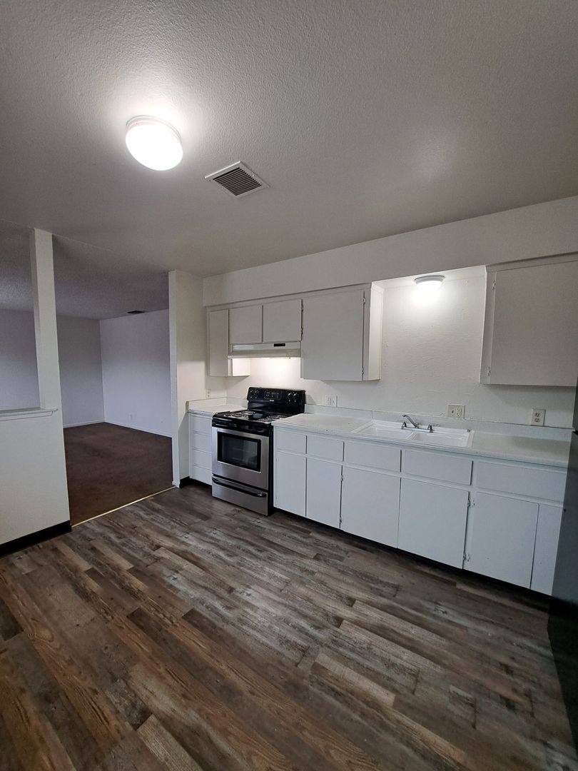 Apartment for rent at 4730 E Lamona Ave, Fresno, CA 93703