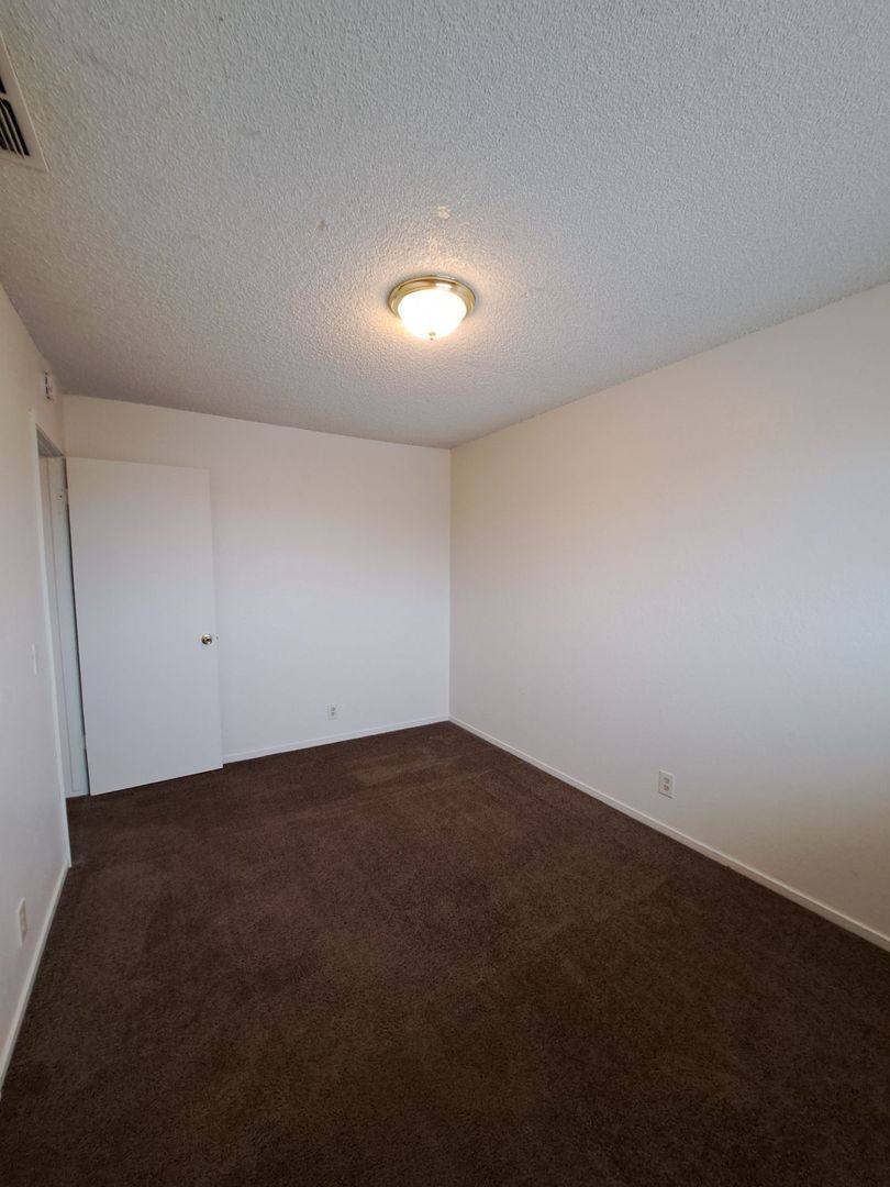 Apartment for rent at 4730 E Lamona Ave, Fresno, CA 93703