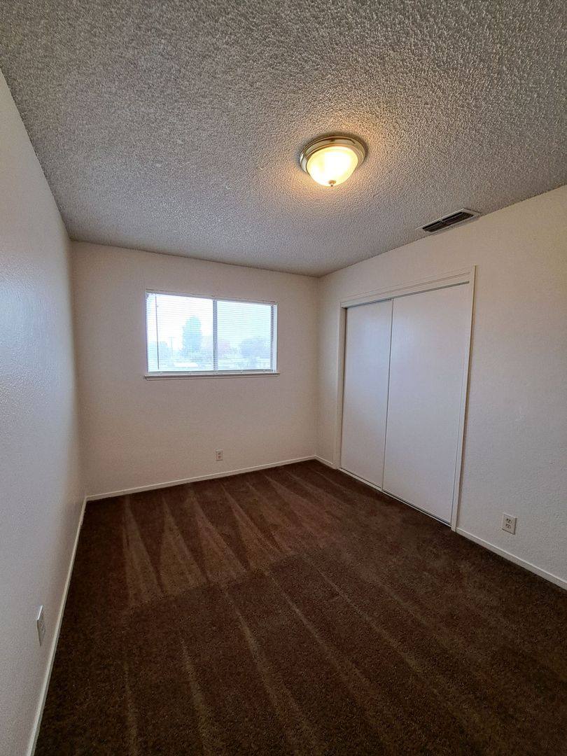 Apartment for rent at 4730 E Lamona Ave, Fresno, CA 93703