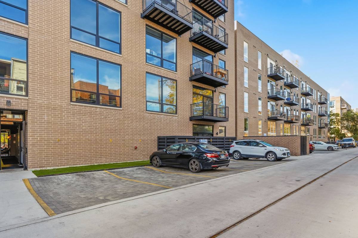 Apartment for rent at 3431-3449 N Ashland Ave, Chicago, IL 60657