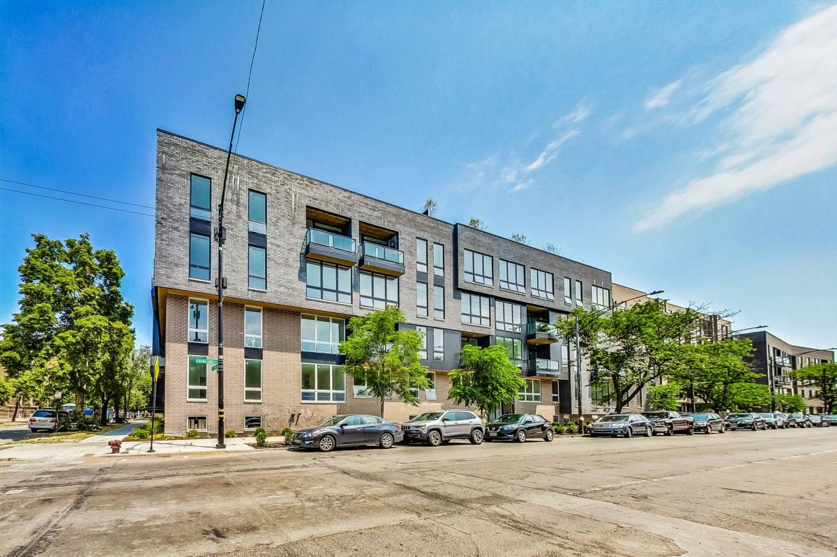Apartment for rent at 3431-3449 N Ashland Ave, Chicago, IL 60657