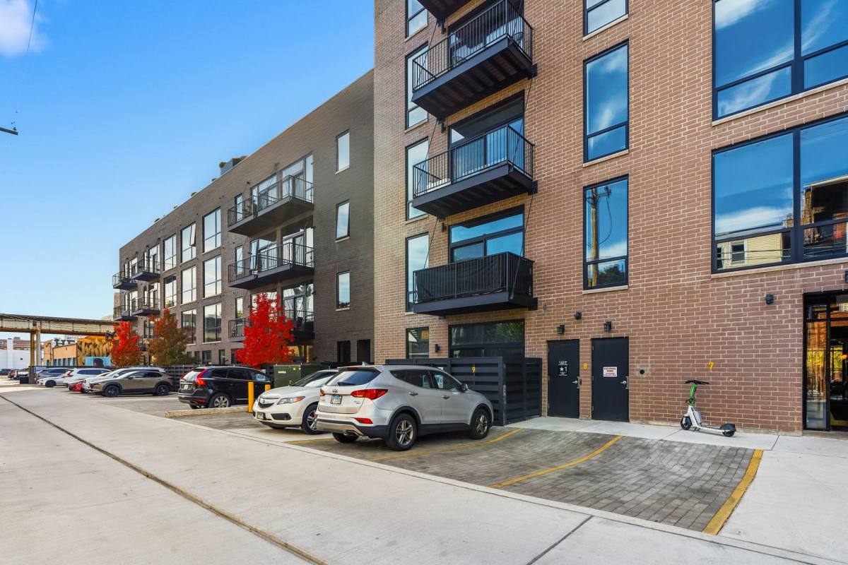 Apartment for rent at 3431-3449 N Ashland Ave, Chicago, IL 60657