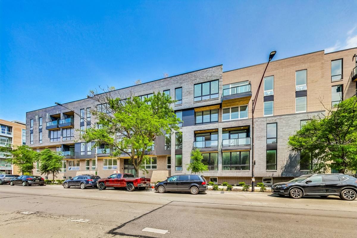 Apartment for rent at 3431-3449 N Ashland Ave, Chicago, IL 60657