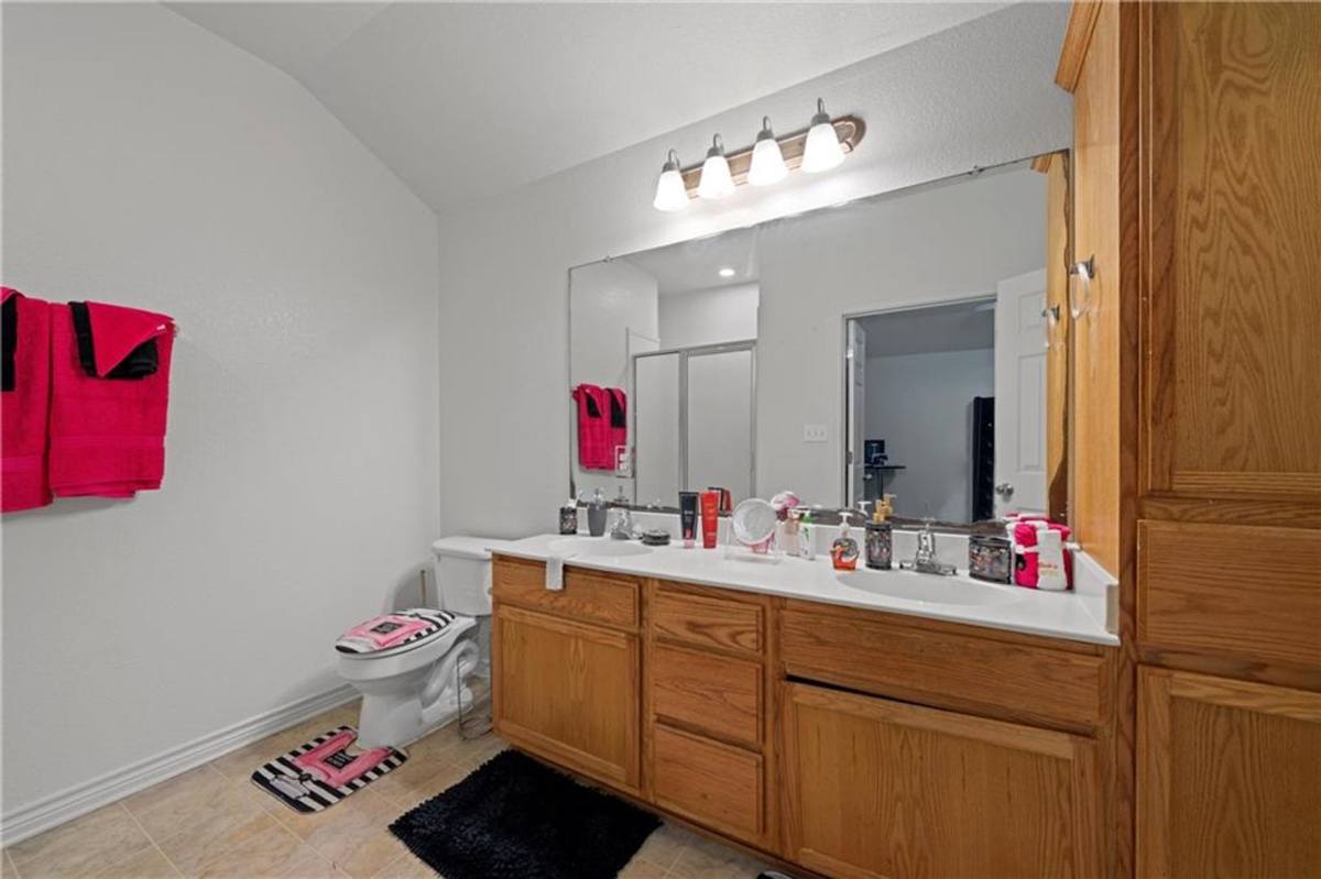 Apartment for rent at 860 N Lacy Dr, Waco, TX 76705