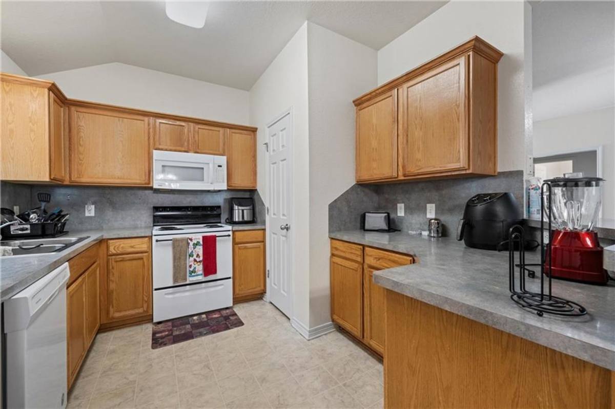Apartment for rent at 860 N Lacy Dr, Waco, TX 76705