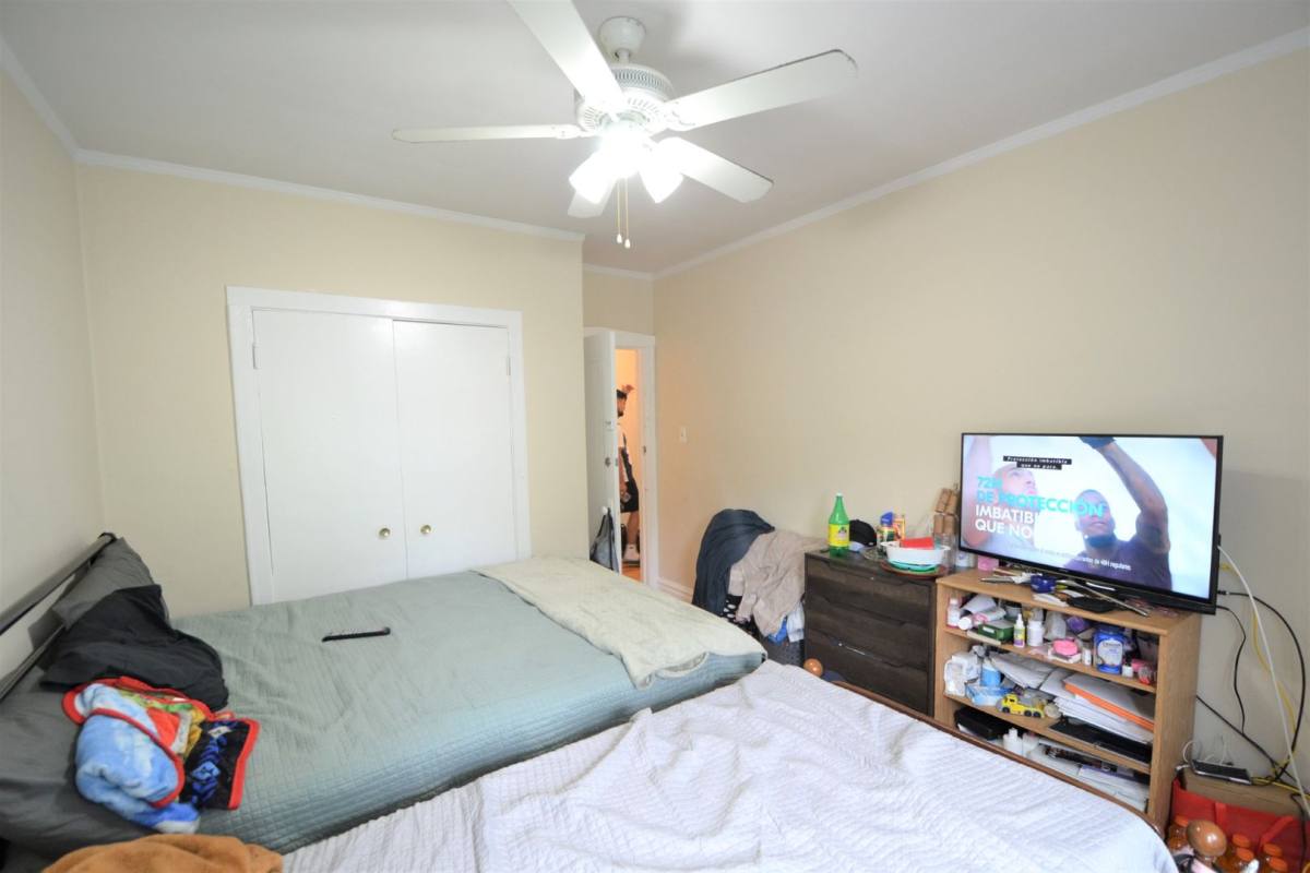 Apartment for rent at 5002 N Springfield Ave, Chicago, IL 60625