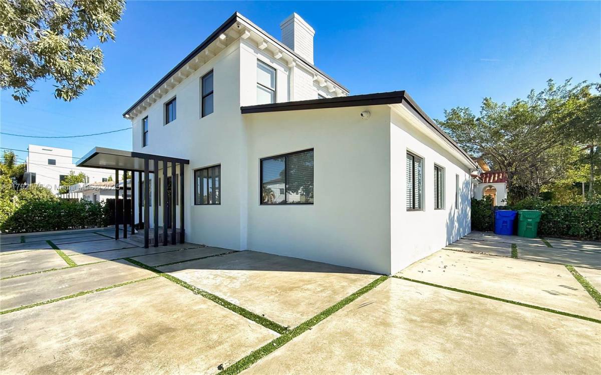 House for rent at 927 SW 18th Ave, Miami, FL 33135