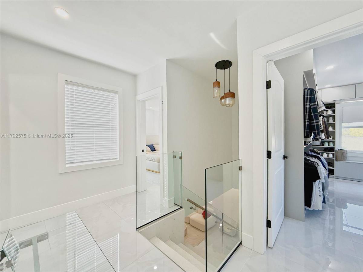 House for rent at 927 SW 18th Ave, Miami, FL 33135