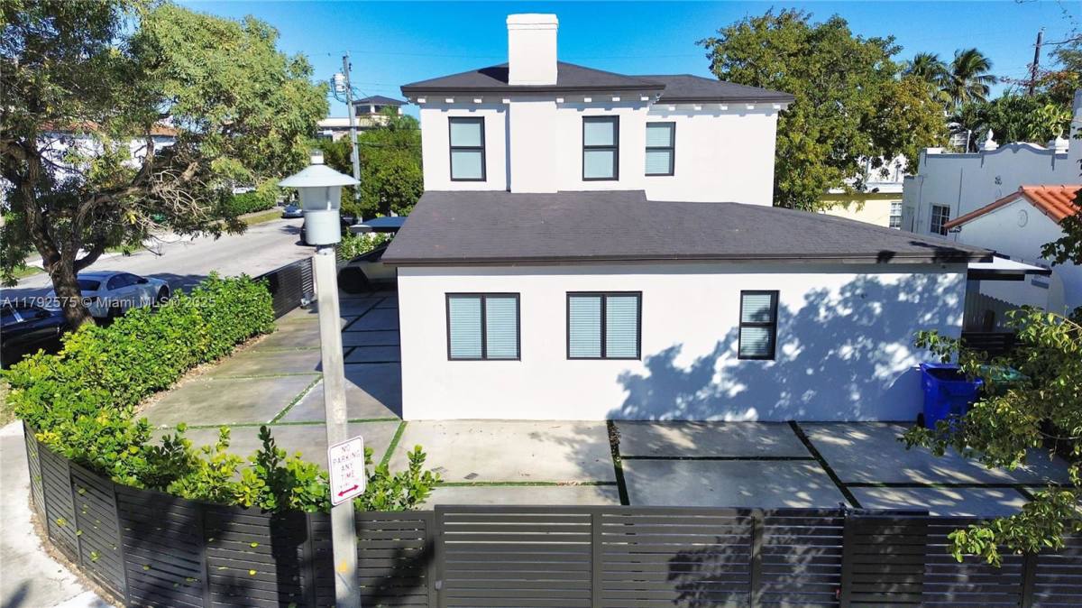 House for rent at 927 SW 18th Ave, Miami, FL 33135
