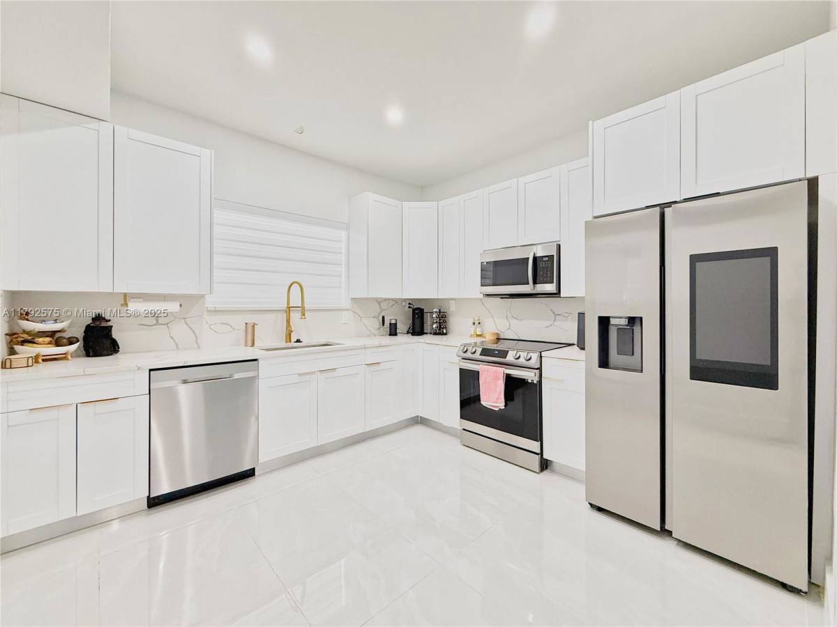 House for rent at 927 SW 18th Ave, Miami, FL 33135