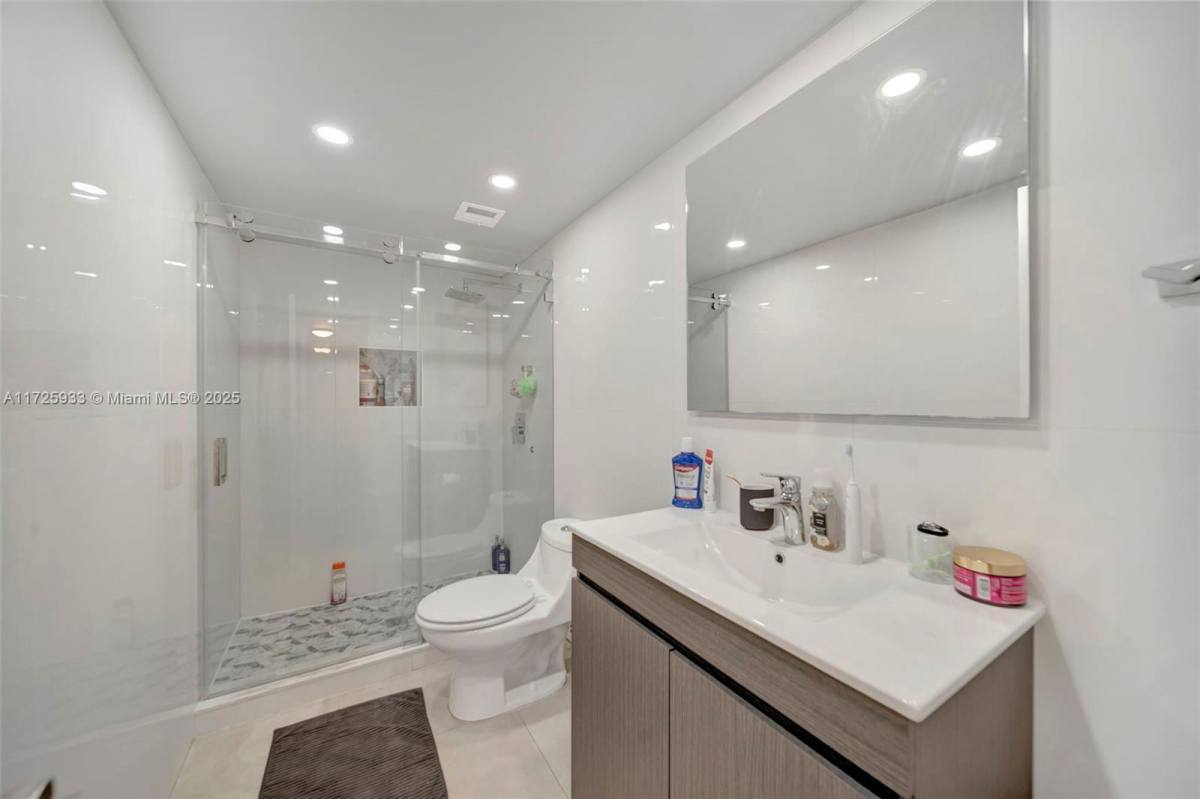 Apartment for rent at 1950 S Ocean Dr #LE, Hallandale, FL 33009