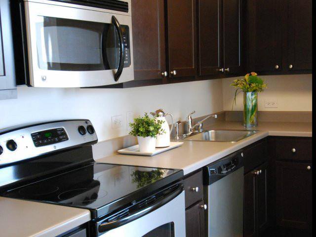 Apartment for rent at 555 W Madison, Chicago, IL 60661