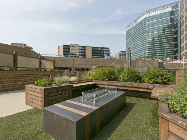 Apartment for rent at 555 W Madison, Chicago, IL 60661
