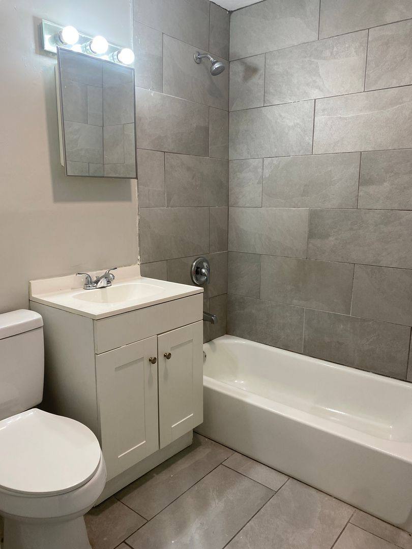 Apartment for rent at 485 Buffalo Ave, Calumet City, IL 60409