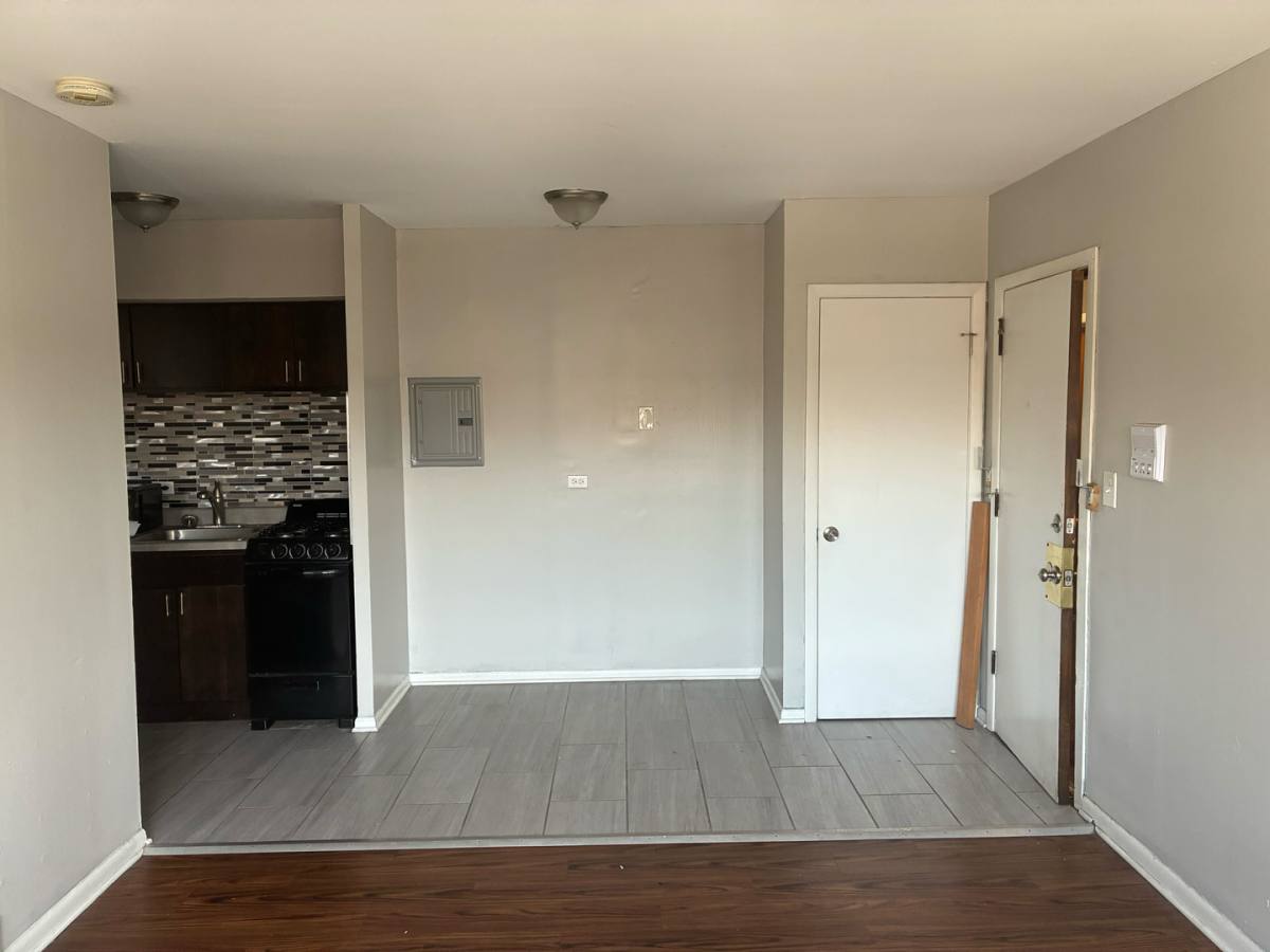 Apartment for rent at 485 Buffalo Ave, Calumet City, IL 60409