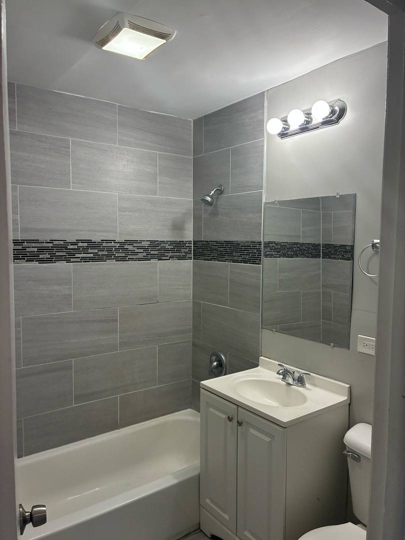Apartment for rent at 485 Buffalo Ave, Calumet City, IL 60409