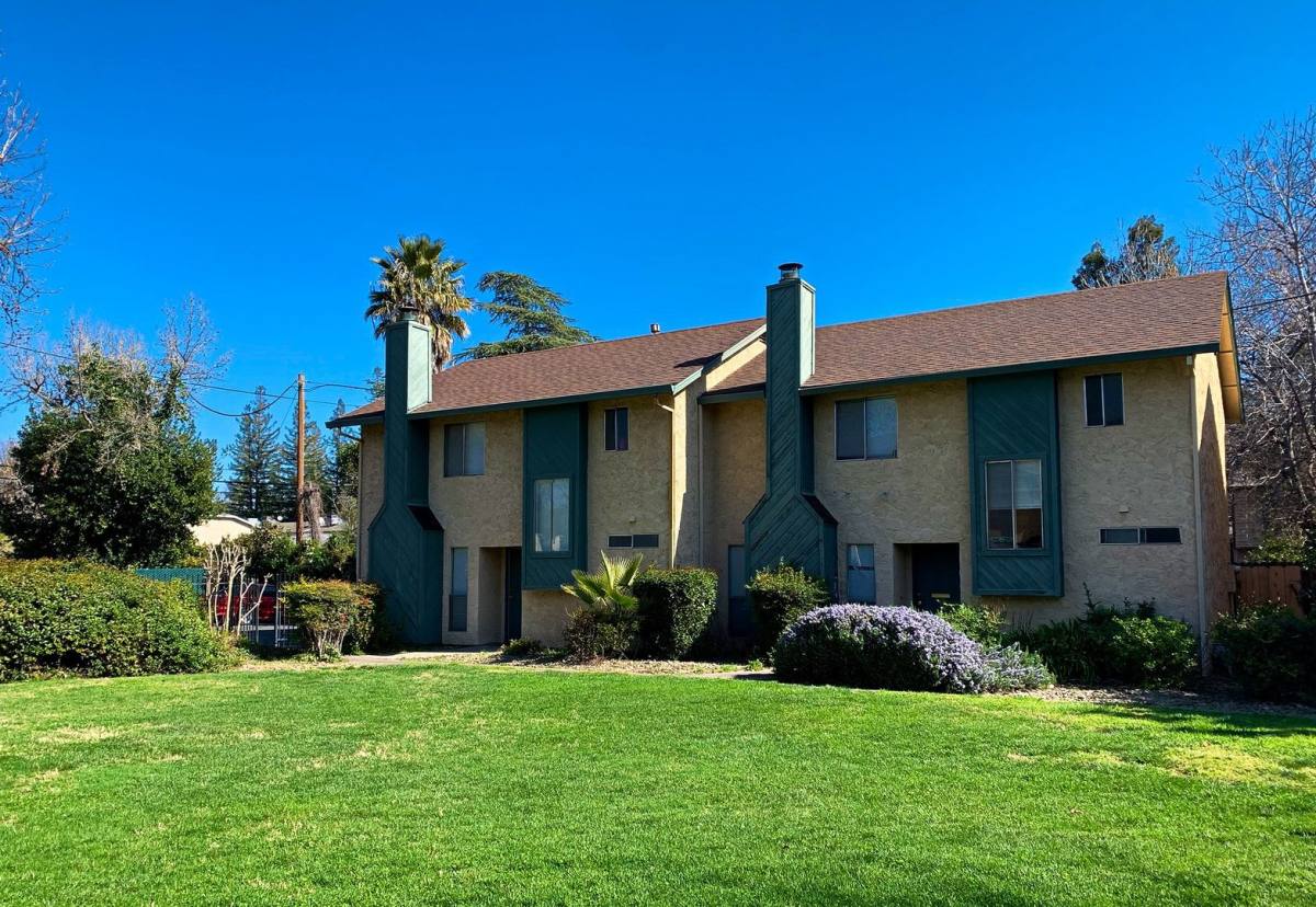 Townhouse for rent at 803 W 2nd Ave, Chico, CA 95926