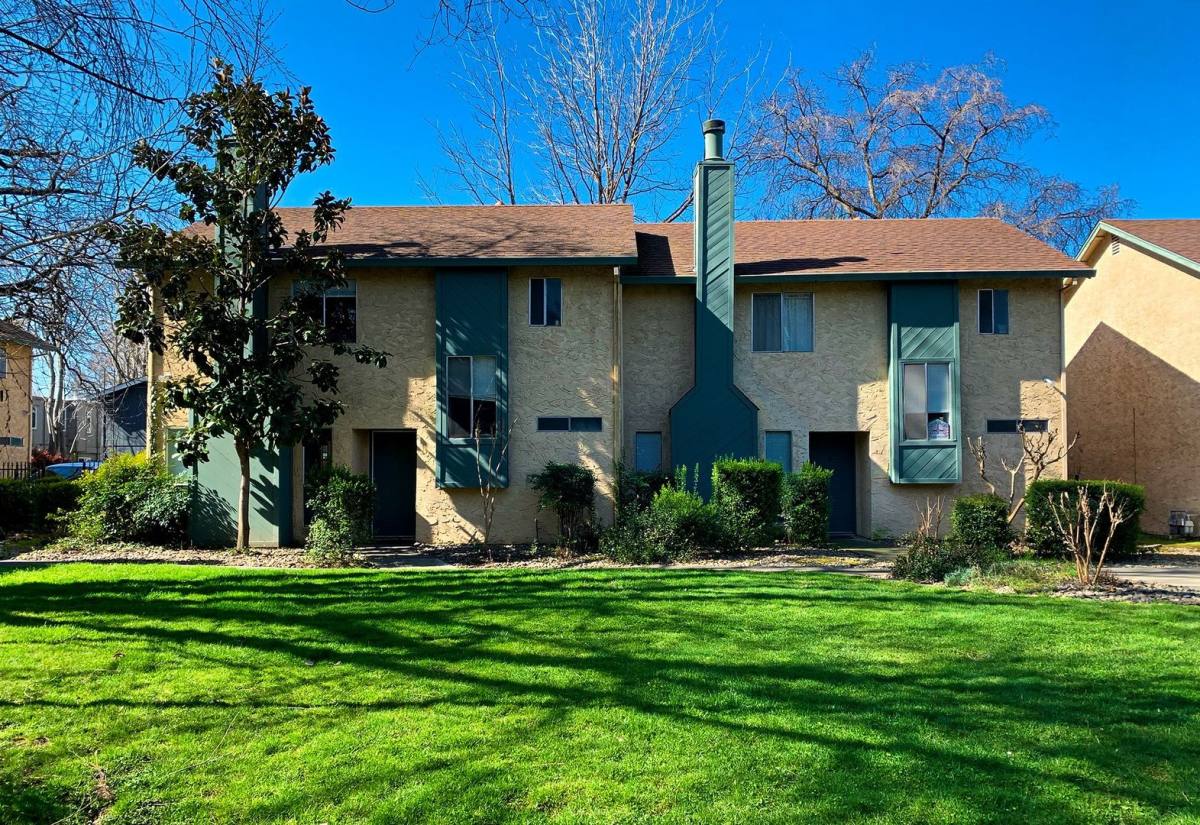 Townhouse for rent at 803 W 2nd Ave, Chico, CA 95926