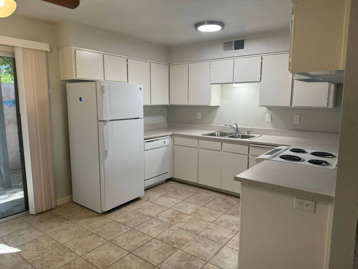 Townhouse for rent at 803 W 2nd Ave, Chico, CA 95926