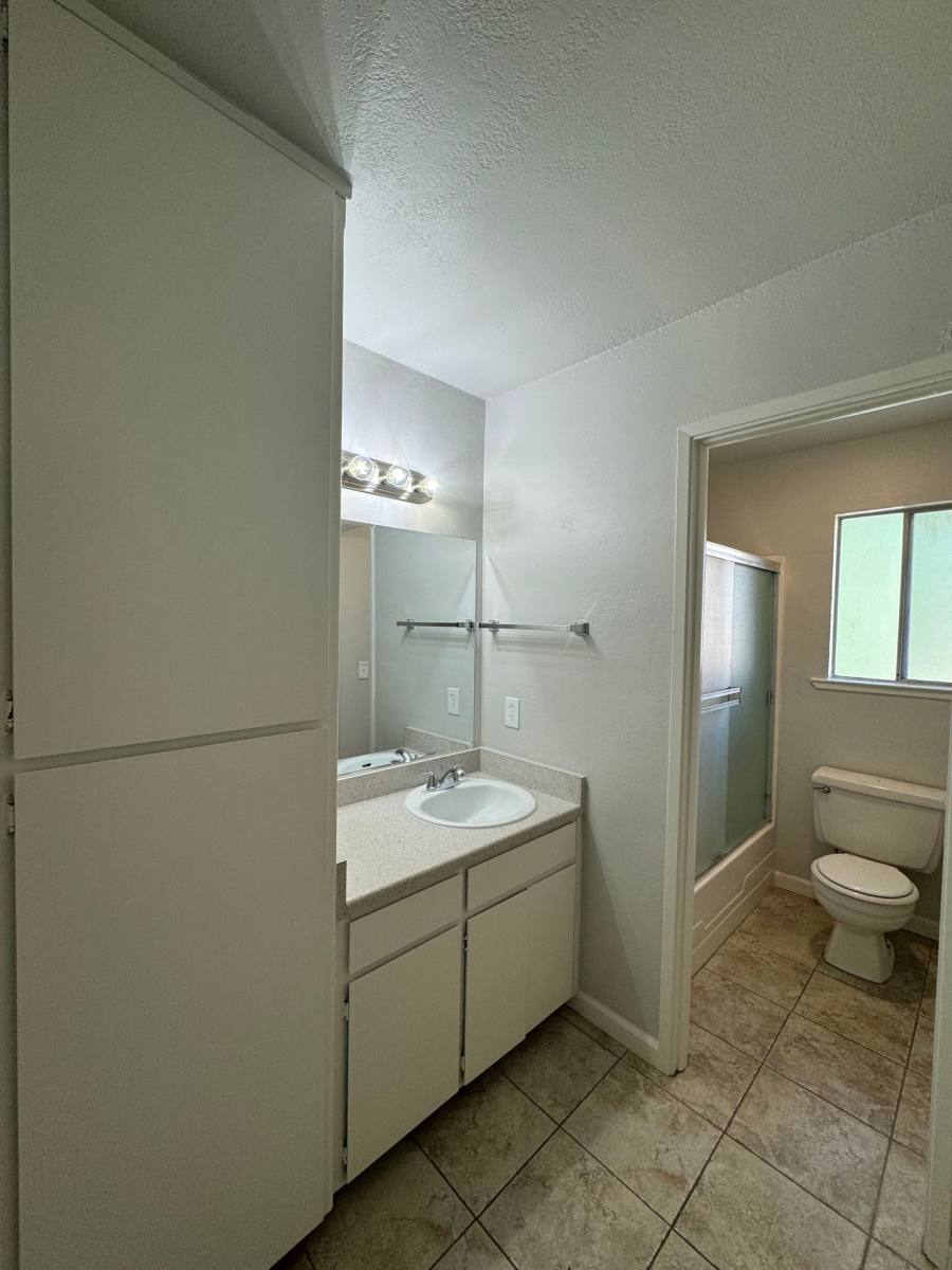 Townhouse for rent at 803 W 2nd Ave, Chico, CA 95926
