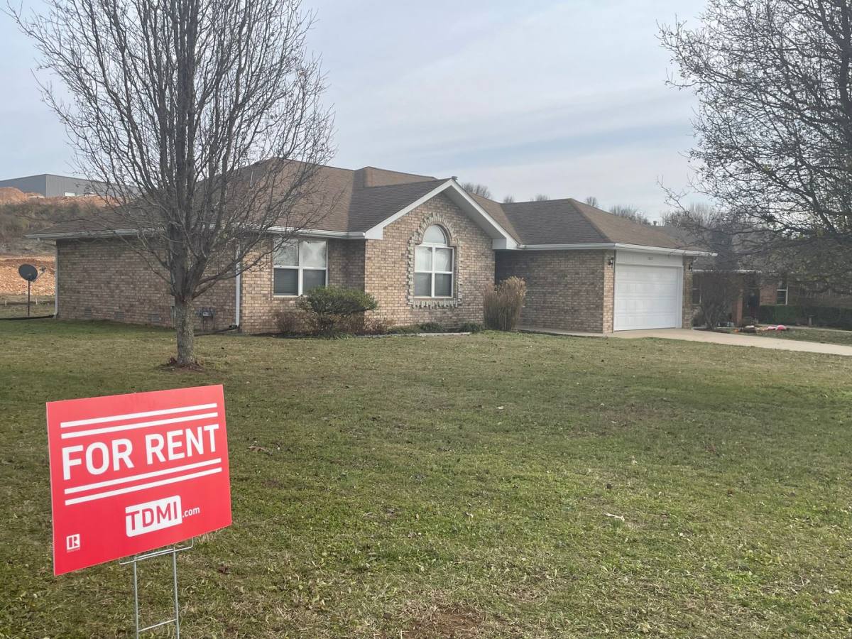 House for rent at 1828 N 21st St, Ozark, MO 65721