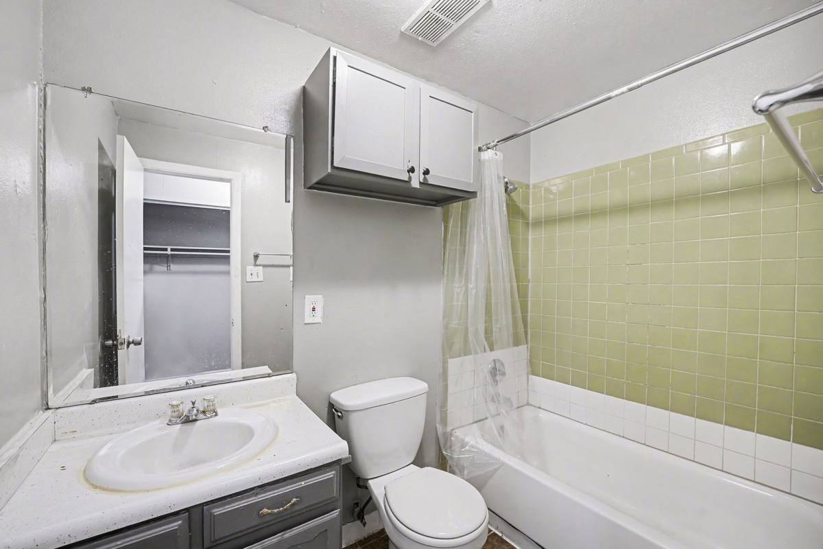Apartment for rent at 1908 Clinton St, Aurora, CO 80010