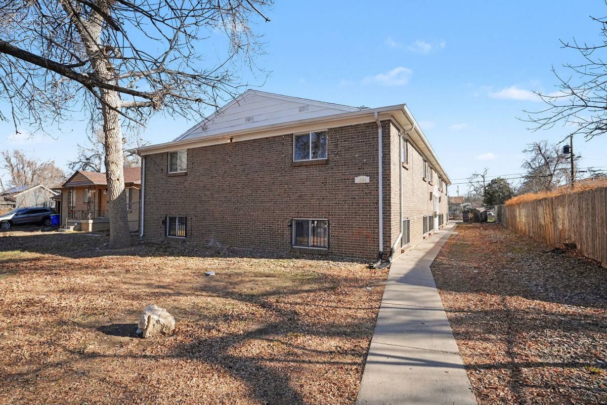 Apartment for rent at 1908 Clinton St, Aurora, CO 80010
