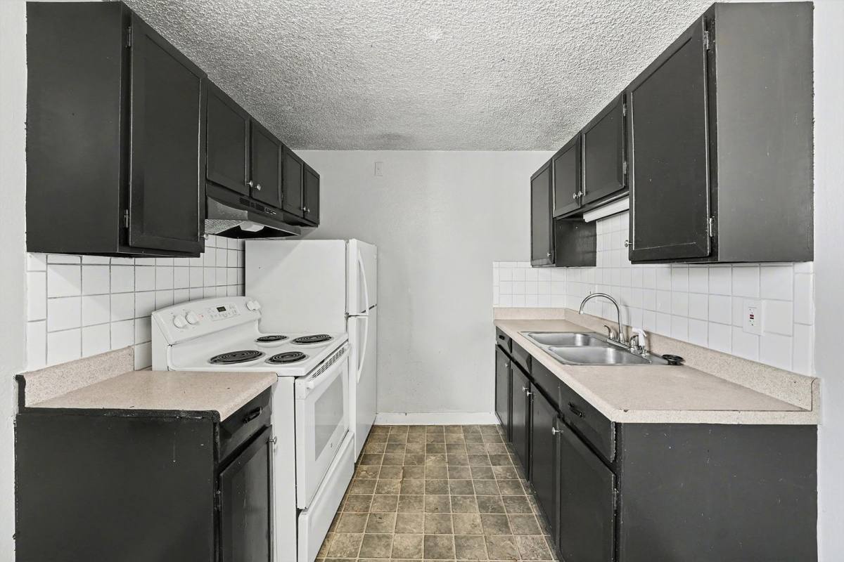 Apartment for rent at 1908 Clinton St, Aurora, CO 80010