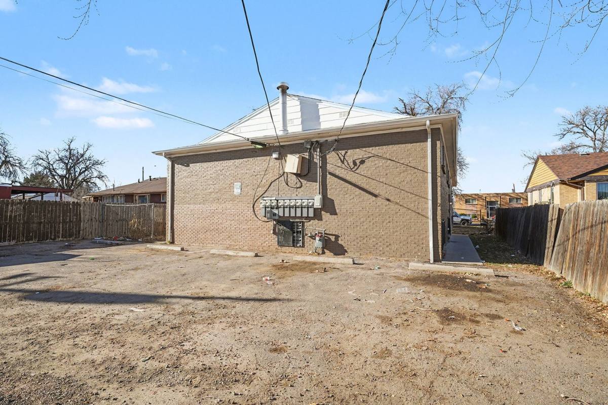 Apartment for rent at 1908 Clinton St, Aurora, CO 80010