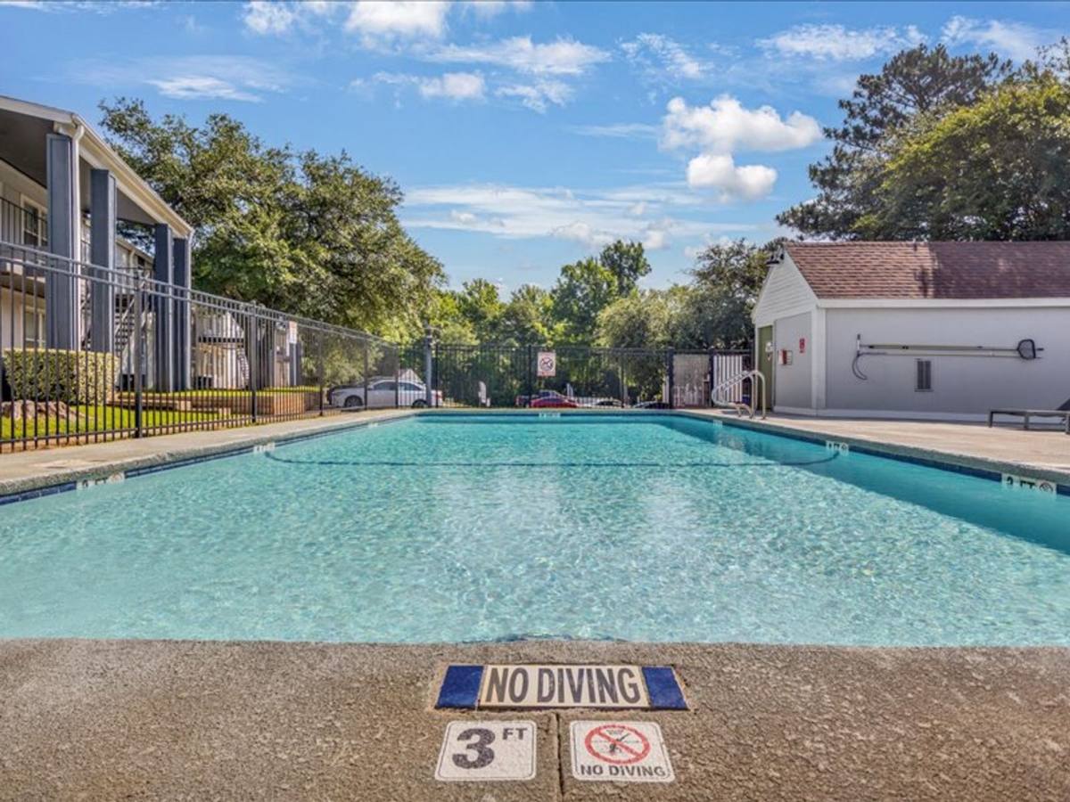 Apartment for rent at 1010 Sugar Lane, Palestine, TX 75801