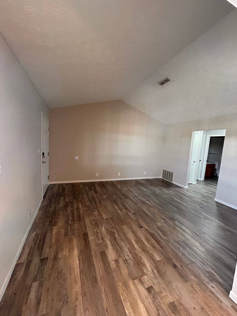 Apartment for rent at 2930 Auburn Road, G-1, Huntington, WV 25704