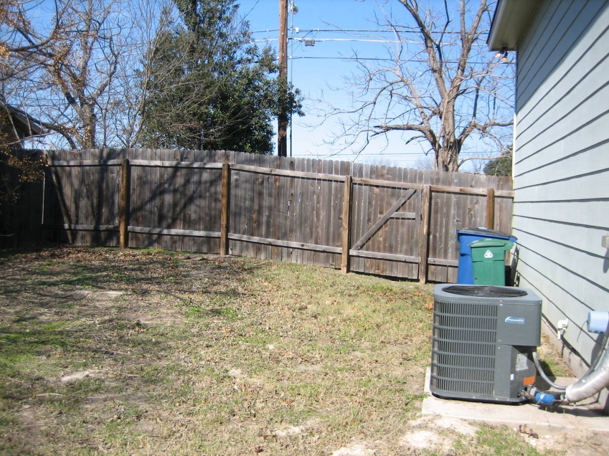 Apartment for rent at 3809 E Martin Luther King Jr Blvd, Austin, TX 78721