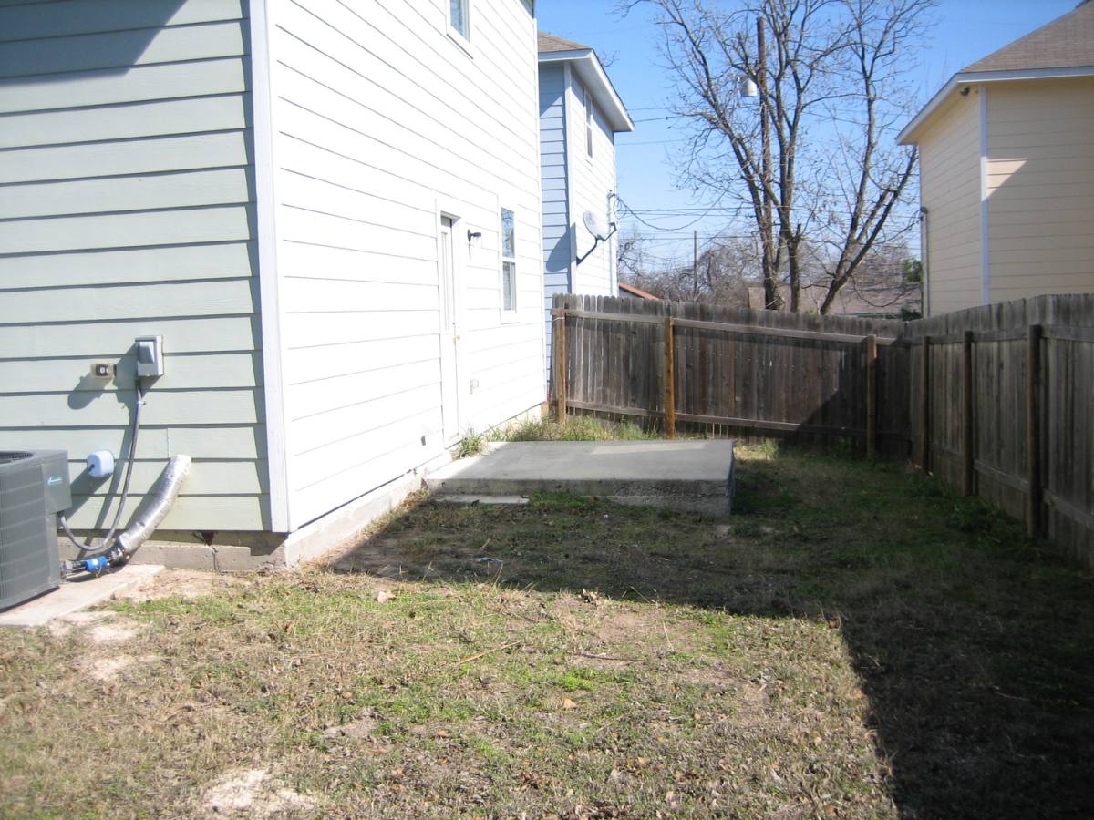 Apartment for rent at 3809 E Martin Luther King Jr Blvd, Austin, TX 78721